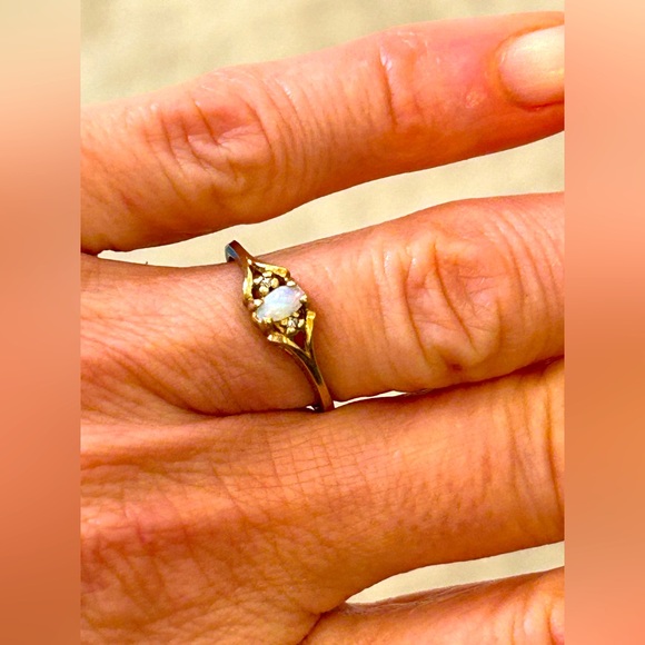 Jewelry - Vintage opal and diamond ring - size 6